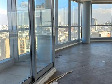Excelente Oficina Esquinera en el Centro con Vistas a Toda la Ciudad