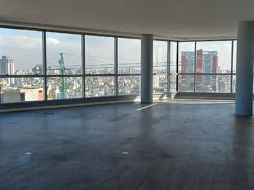 Excelente Oficina Esquinera en el Centro con Vistas a Toda la Ciudad