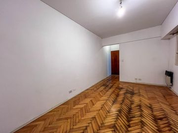 Departamento de 2 Ambientes Av. Directorio - Flores