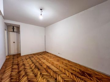 Departamento de 2 Ambientes Av. Directorio - Flores