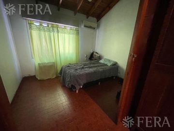 Venta de casa 4 ambientes con cochera en Wilde
