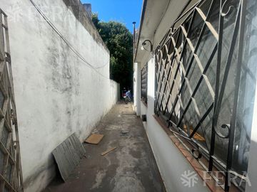 Venta de casa 4 ambientes con cochera en Wilde