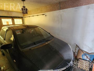 Venta de casa 4 ambientes con cochera en Wilde