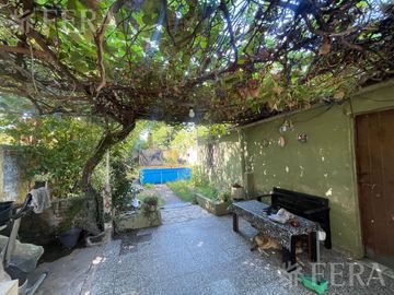 Venta de casa 4 ambientes con cochera en Wilde