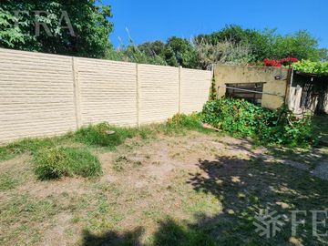 Venta de casa 4 ambientes con cochera en Wilde