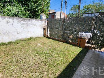 Venta de casa 4 ambientes con cochera en Wilde