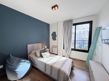 VENTA: Departamento de tres dormitorios con terraza exclusiva, pileta y amenities. Martin, Rosario