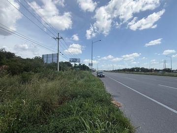 Renta de terreno en esquina carretera Mérida - Progreso.