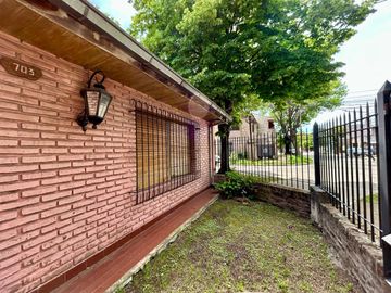 Casa Venta 4 amb - Lote propio c / cochera, patio y lavadero  jardin- Beccar - San Isidro