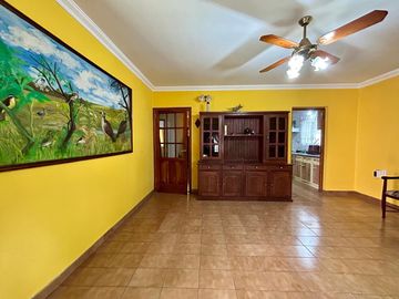 Casa Venta 4 amb - Lote propio c / cochera, patio y lavadero  jardin- Beccar - San Isidro