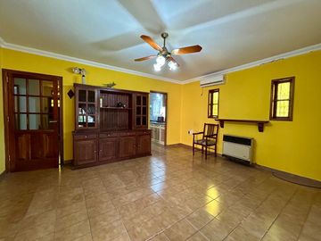 Casa Venta 4 amb - Lote propio c / cochera, patio y lavadero  jardin- Beccar - San Isidro
