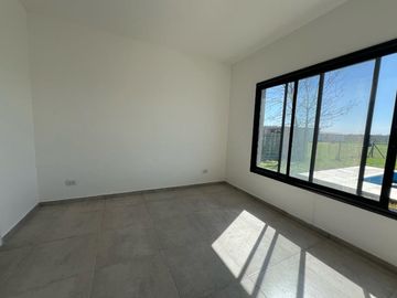 Venta Casa 4 ambientes en San Sebastián