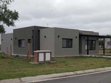 Venta Casa 4 ambientes en San Sebastián