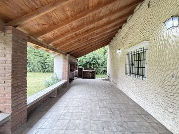 CASA QUINTA SOBRE TRES LOTES | 2.250 m² DE TERRENO | PILETA | LA LONJA, PILAR