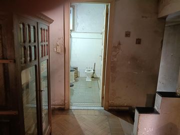 CASA DE ESTILO A RECICLAR EN BARRIO LOURDES – 176 m² – Gran Potencial, Cochera y Terraza
