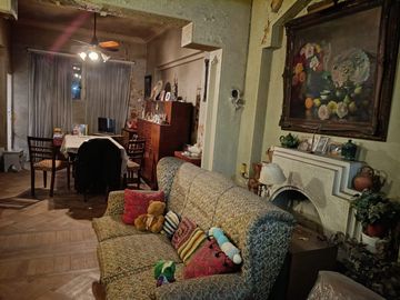 CASA DE ESTILO A RECICLAR EN BARRIO LOURDES – 176 m² – Gran Potencial, Cochera y Terraza