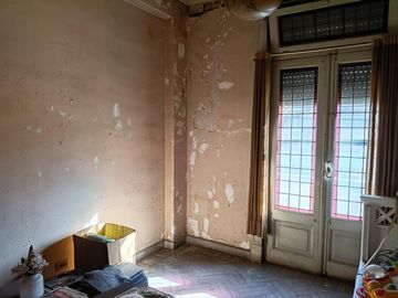 CASA DE ESTILO A RECICLAR EN BARRIO LOURDES – 176 m² – Gran Potencial, Cochera y Terraza