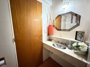 Venta departamento de cuatro dormis, vista al rio y cochera. Apto credito en barrio martin, Rosario.