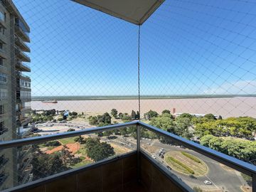 Venta departamento de cuatro dormis, vista al rio y cochera. Apto credito en barrio martin, Rosario.