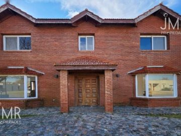 Casa en Los Alcanfores | 4 dormitorios   lote 1.013 m²   apto crédito