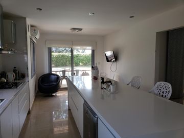 ALQUILER CASA NORDELTA: 3 DORM. DEPEN-PISCINA - ALISOS NORDELTA