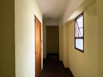 Venta de departamento de 3 dormitorios con cochera en España y Hospitales