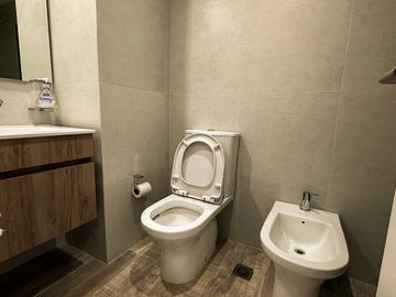 Venta Departamento de 2 Ambientes con cochera cubierta y baulera a estrenar