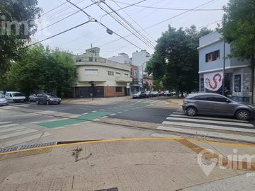 BLANCO ENCALADA ESQUINA DONADO - Local en Villa Urquiza