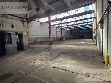 Galpón- Depósito en Barracas de 1.000 m2 con entrada semi  - ALQUILER
