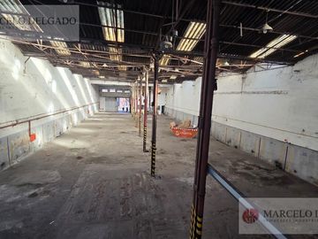 Galpón- Depósito en Barracas de 1.000 m2 con entrada semi  - ALQUILER