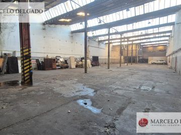 Galpón- Depósito en Barracas de 1.000 m2 con entrada semi  - ALQUILER