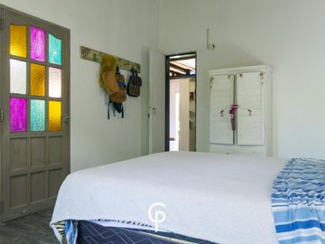 CASA QUINTA EN VENTA EN 20 DE JUNIO , PARQUE Y PILETA