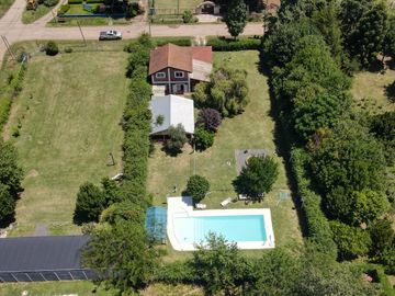 CASA QUINTA EN VENTA EN 20 DE JUNIO , PARQUE Y PILETA