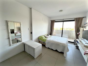 VENTA: monoambiente con balcón al frente y amenities. Barrio Echesortu, Rosario