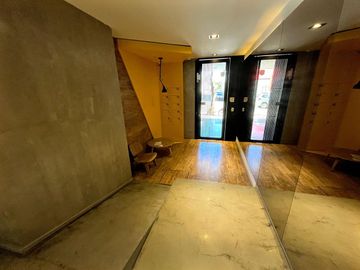 VENTA: monoambiente con balcón al frente y amenities. Barrio Echesortu, Rosario