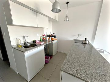 VENTA: monoambiente con balcón al frente y amenities. Barrio Echesortu, Rosario
