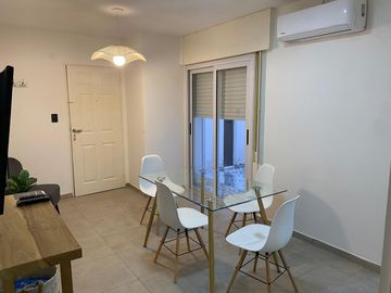 Dpto con patio propio en excelente ubicación