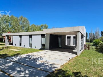 VENTA CASA A ESTRENAR EN HARAS DEL SOL | UNA PLANTA | LOTE 1500M² | APTO CRÉDITO