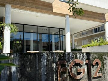 Venta Departamento 3 ambientes zona Playa Grande con terraza propia