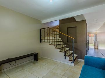 Casa en Ciudad Evita - Duplex - 2 dormitorios - cochera