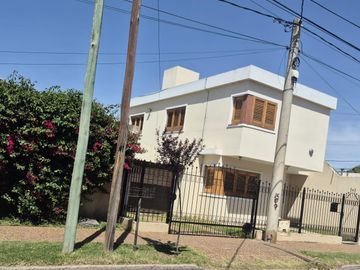 Casa en venta, Barrio Centro América