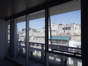 Oficina en Venta en Tribunales, 58.50 m2, zona de negocios, actividades comerciales y jurídicas.