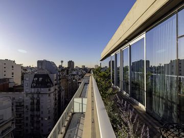 Oficina en Venta en Tribunales, 58.50 m2, zona de negocios, actividades comerciales y jurídicas.