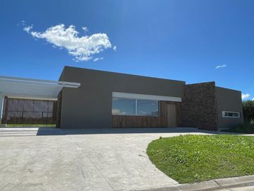 Venta Casa Área 1 San Sebastián - 4 ambientes