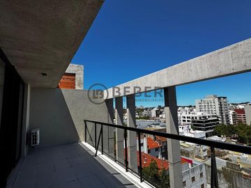 En venta ambiente al frente con balcon a estrenar, Guemes