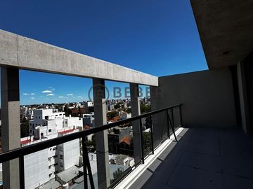 En venta ambiente al frente con balcon a estrenar, Guemes