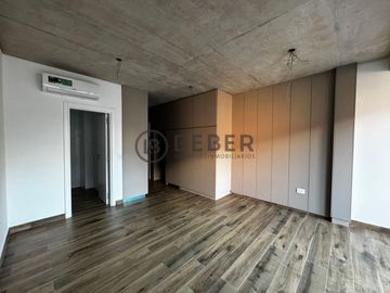 En venta ambiente al frente con balcon a estrenar, Guemes