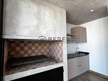 En venta ambiente al frente con balcon a estrenar, Guemes