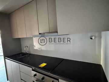 En venta ambiente al frente con balcon a estrenar, Guemes