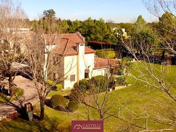 Casa en Venta en Ayres de Pilar 5 ambientes